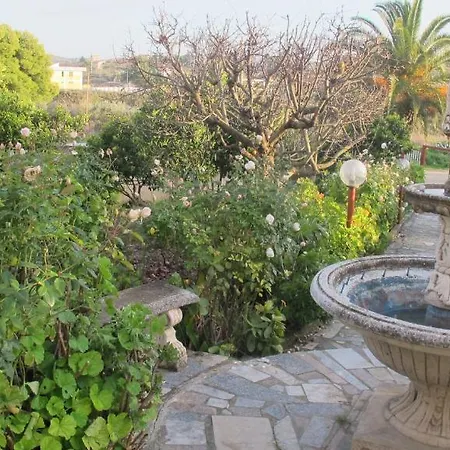 Paradiso Bed & Breakfast Grotte (Sicily)